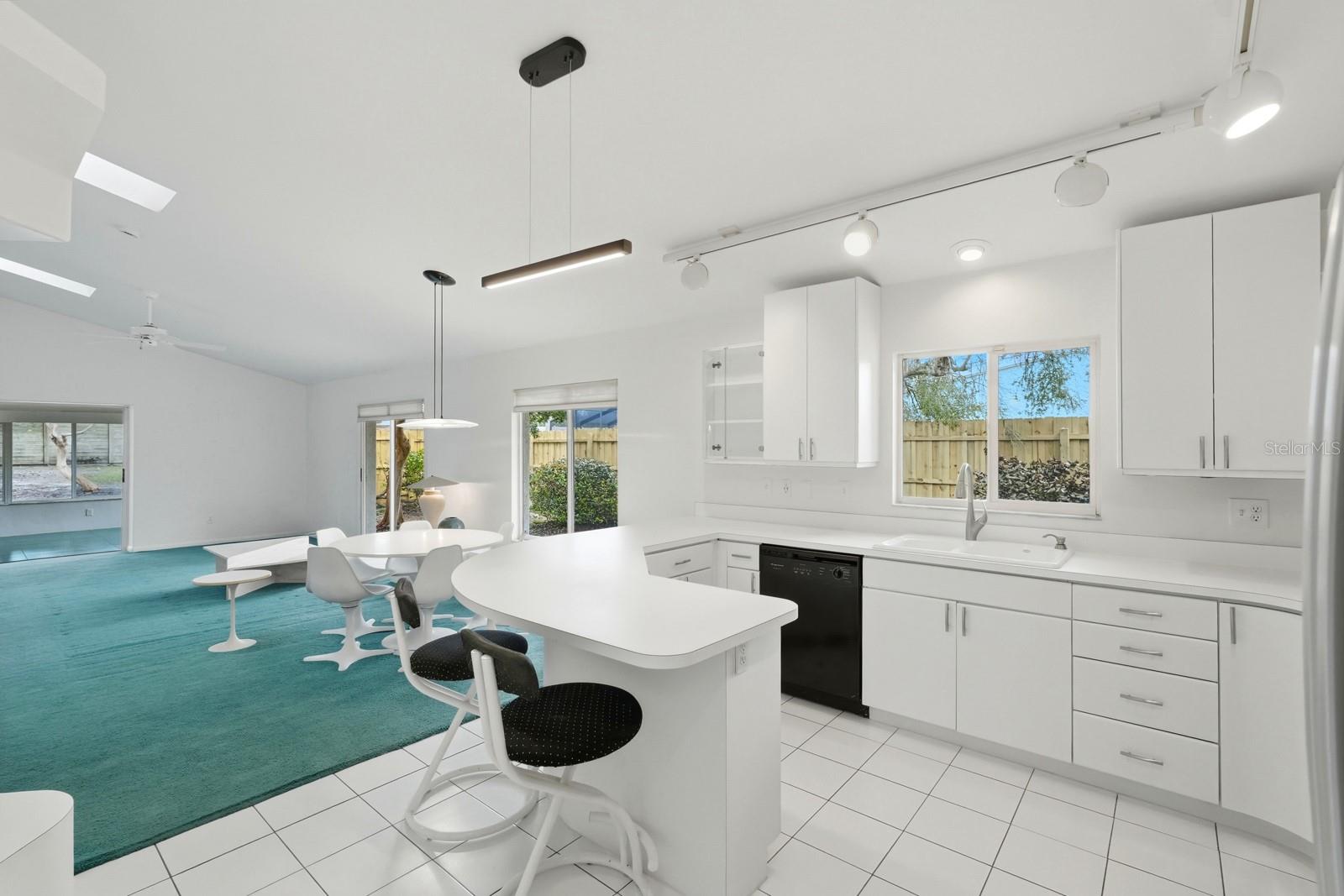 Image 16 of 50 For 4607 Saxon Drive