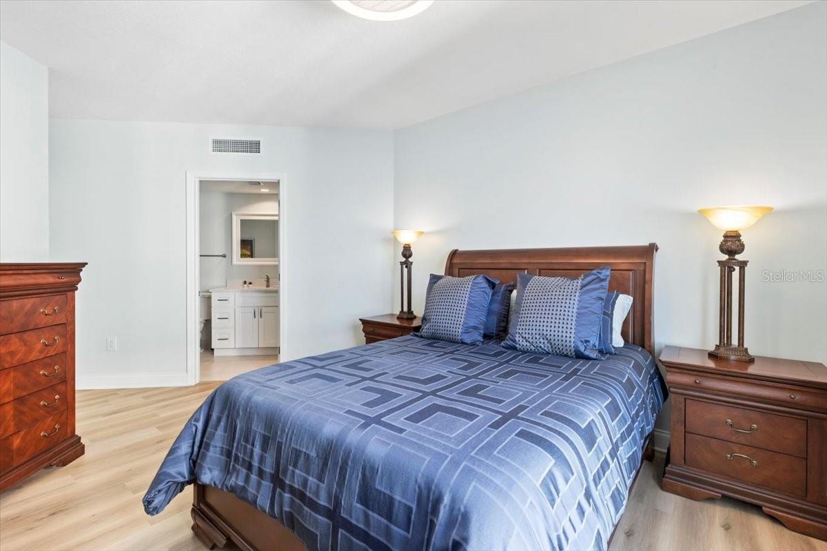 Image 29 of 73 For 231 Riverside Drive 2002