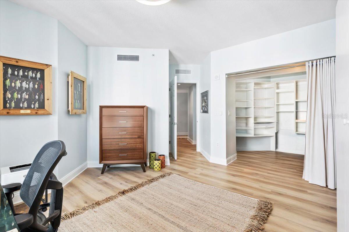 Image 33 of 73 For 231 Riverside Drive 2002