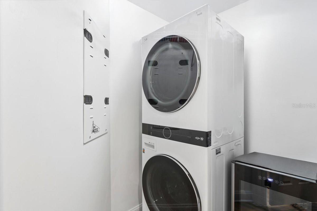 Image 36 of 73 For 231 Riverside Drive 2002