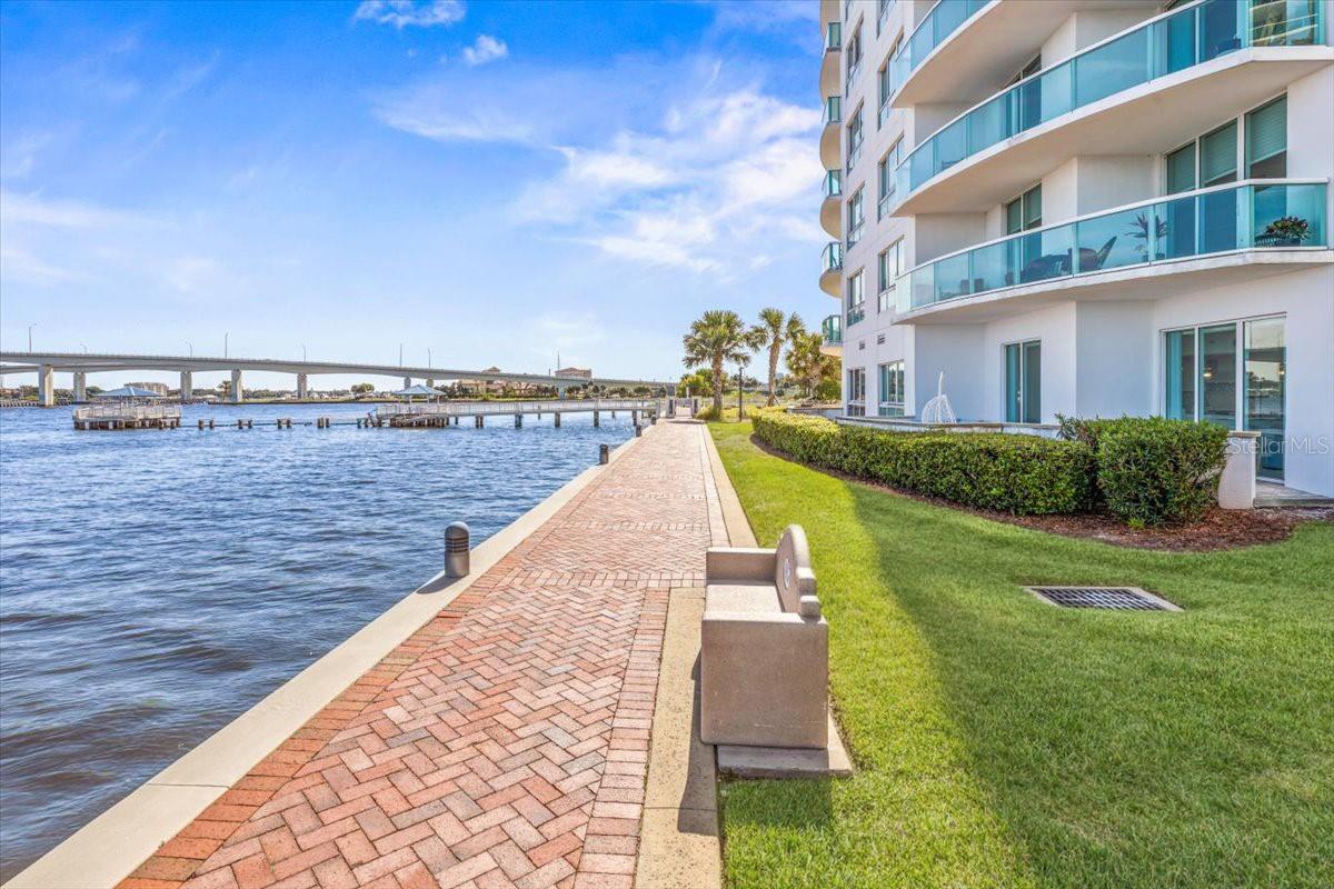 Image 39 of 73 For 231 Riverside Drive 2002