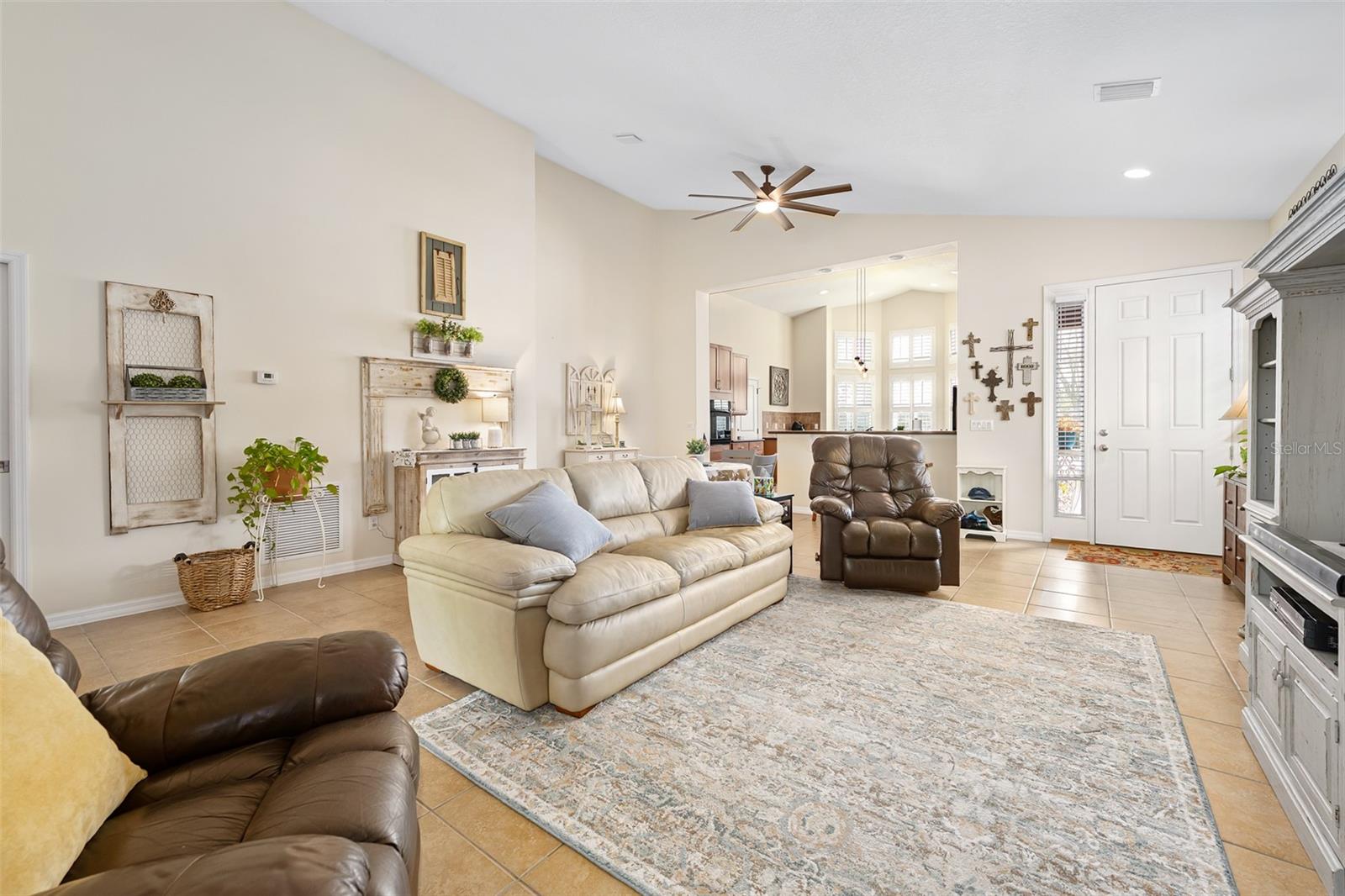 Image 10 of 63 For 372 Chelsea Place Avenue