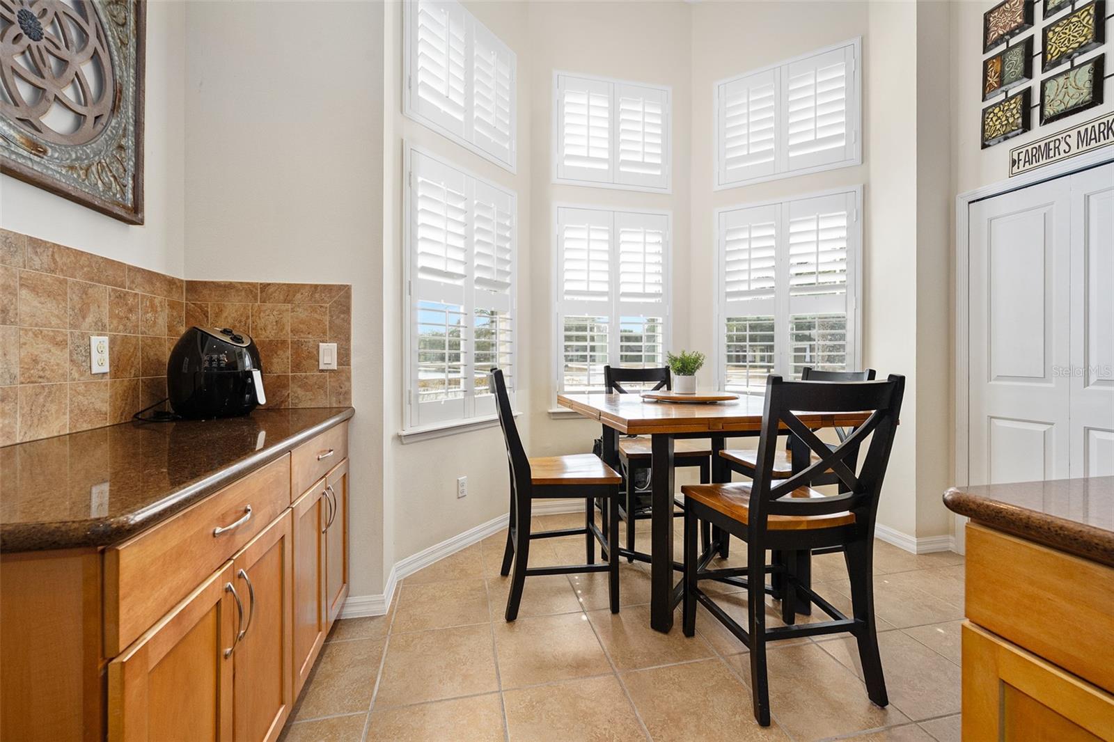 Image 14 of 63 For 372 Chelsea Place Avenue