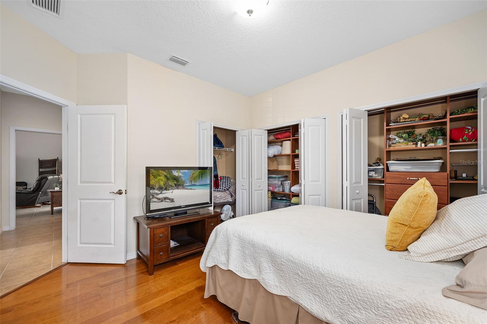 Image 28 of 63 For 372 Chelsea Place Avenue