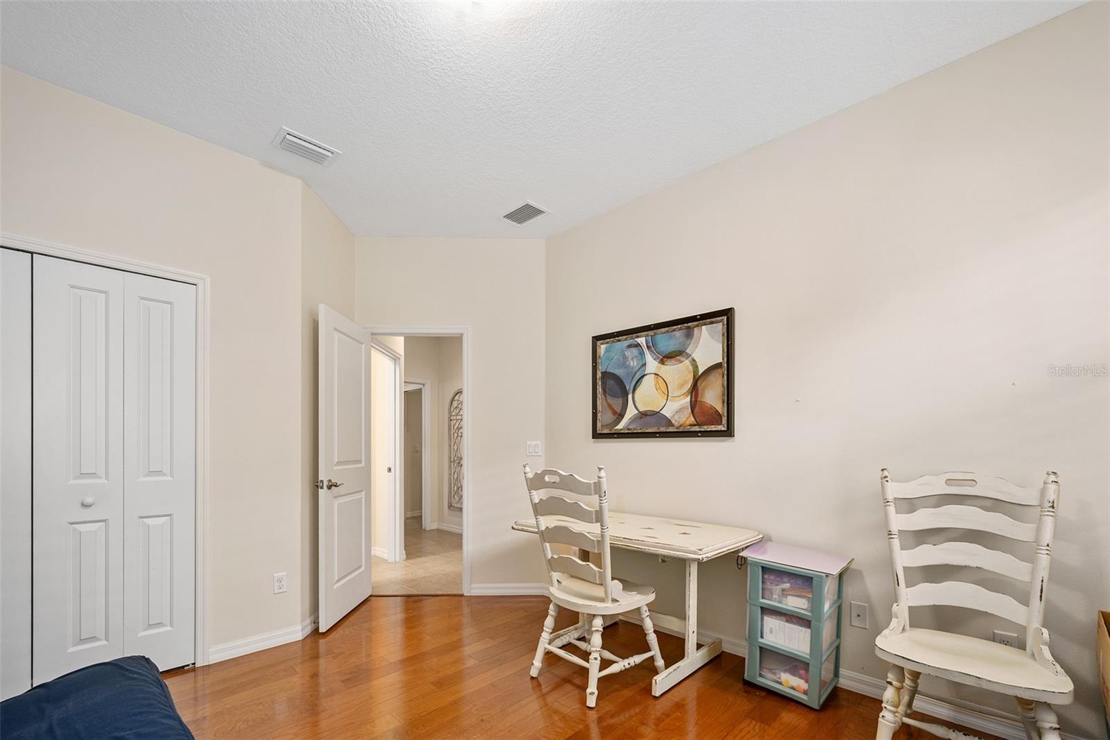 Image 31 of 63 For 372 Chelsea Place Avenue