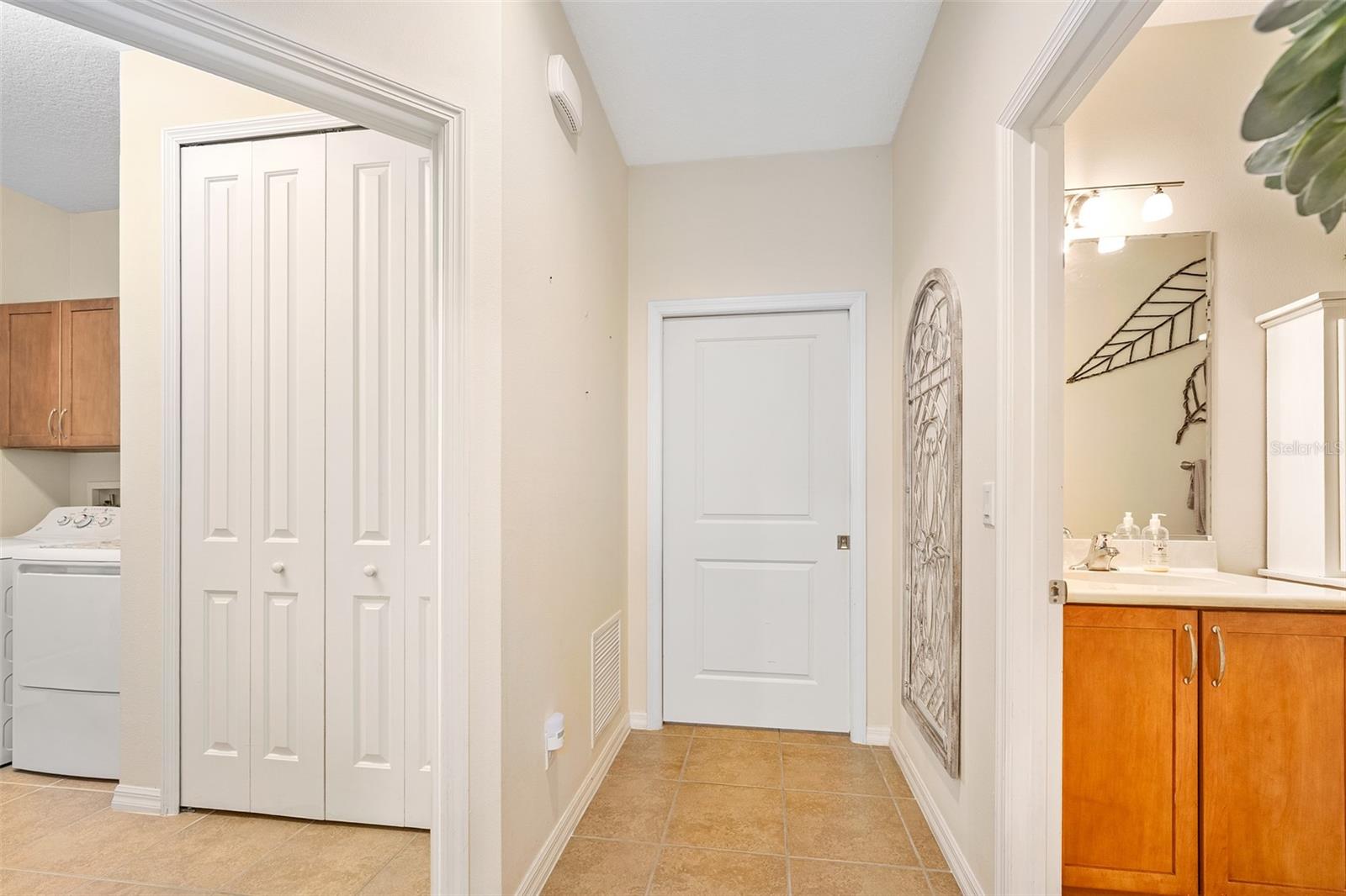 Image 34 of 63 For 372 Chelsea Place Avenue