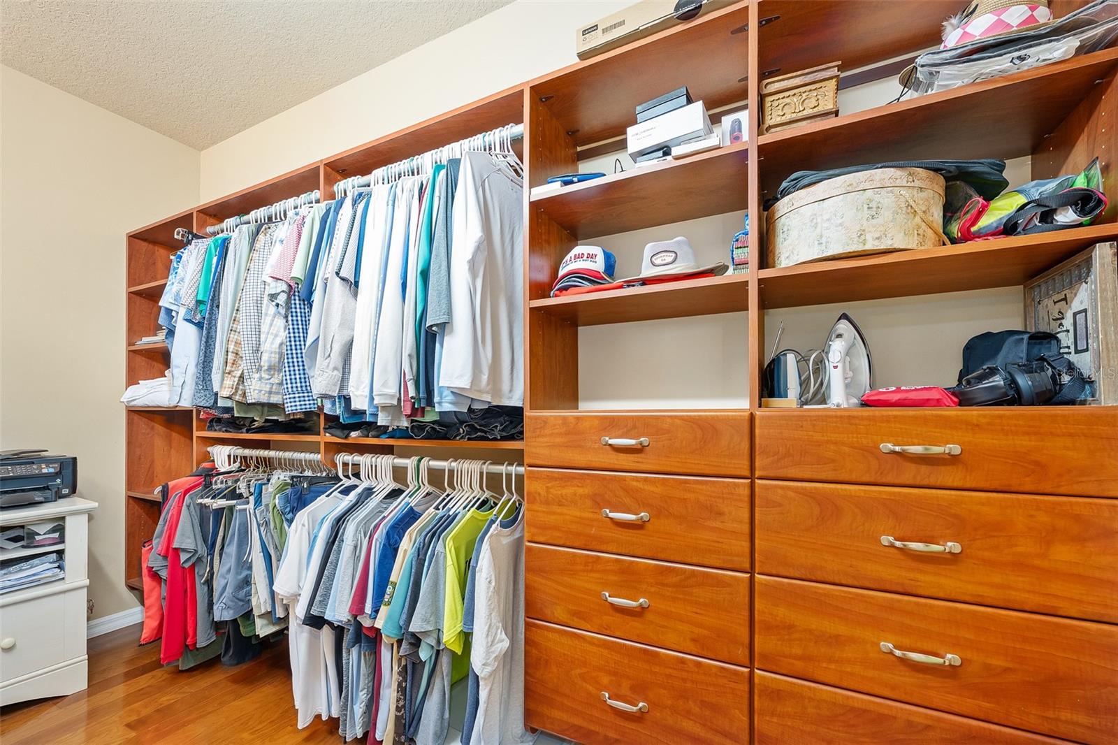 Image 42 of 63 For 372 Chelsea Place Avenue