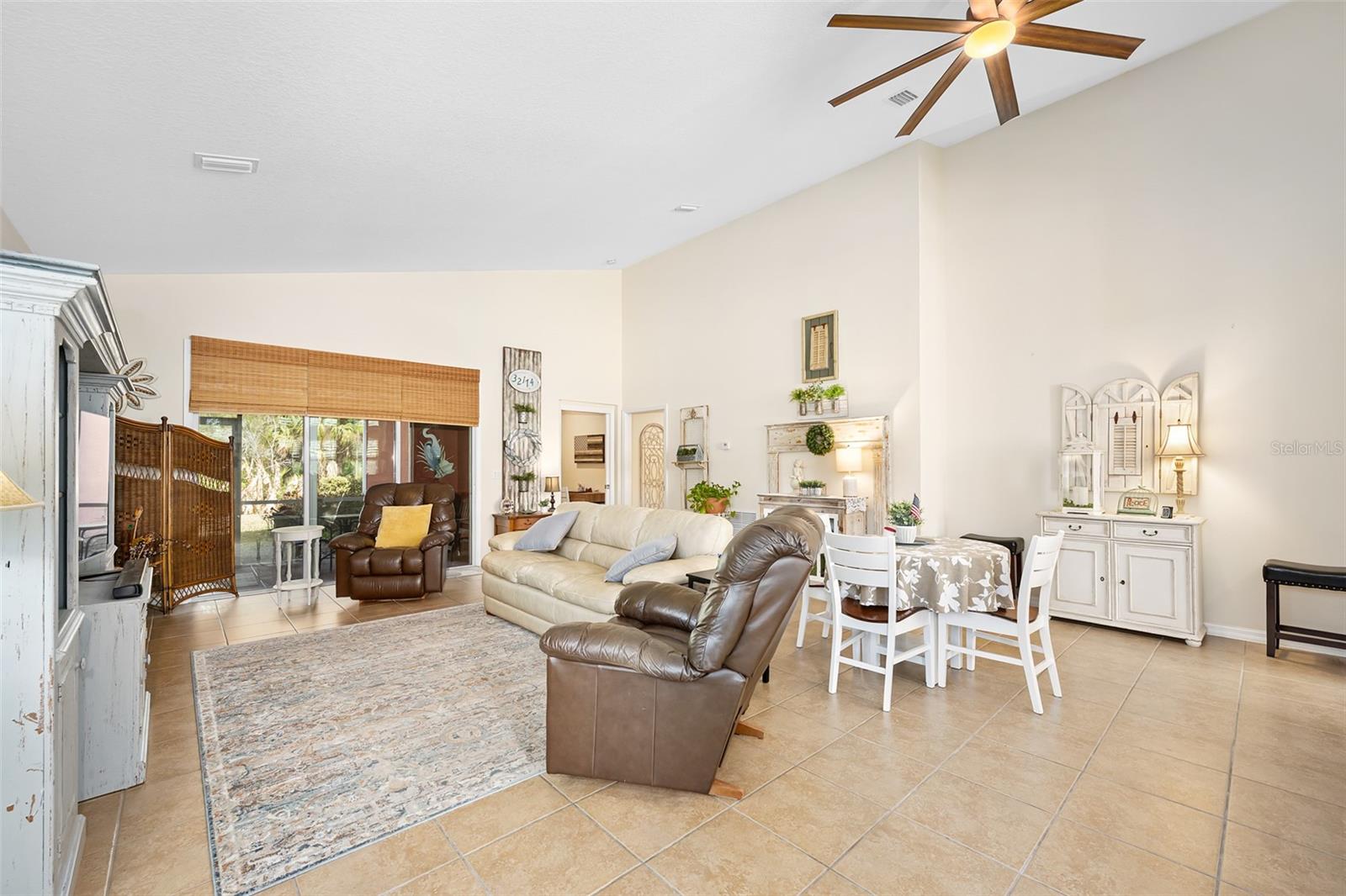 Image 8 of 63 For 372 Chelsea Place Avenue