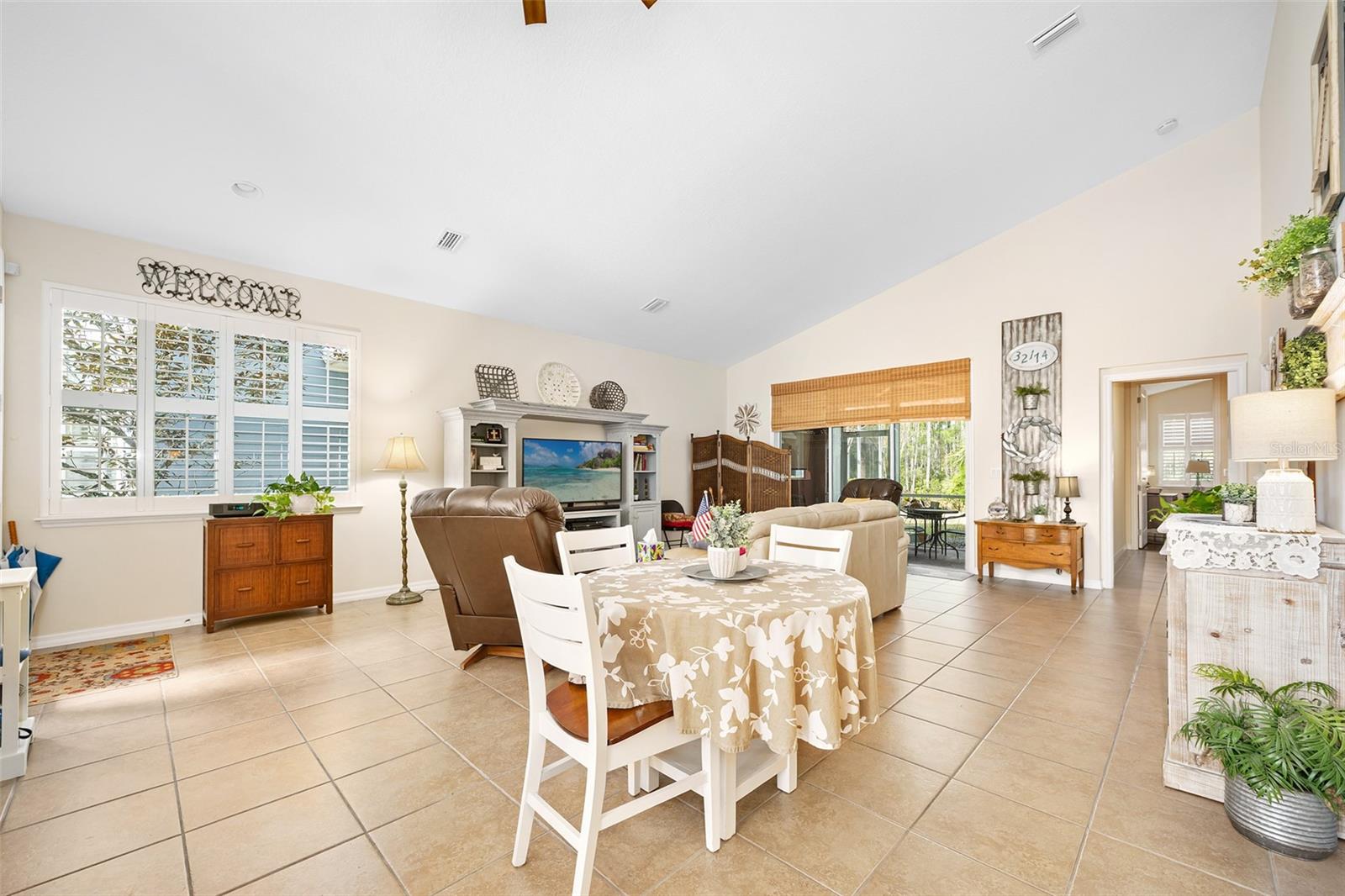 Image 9 of 63 For 372 Chelsea Place Avenue