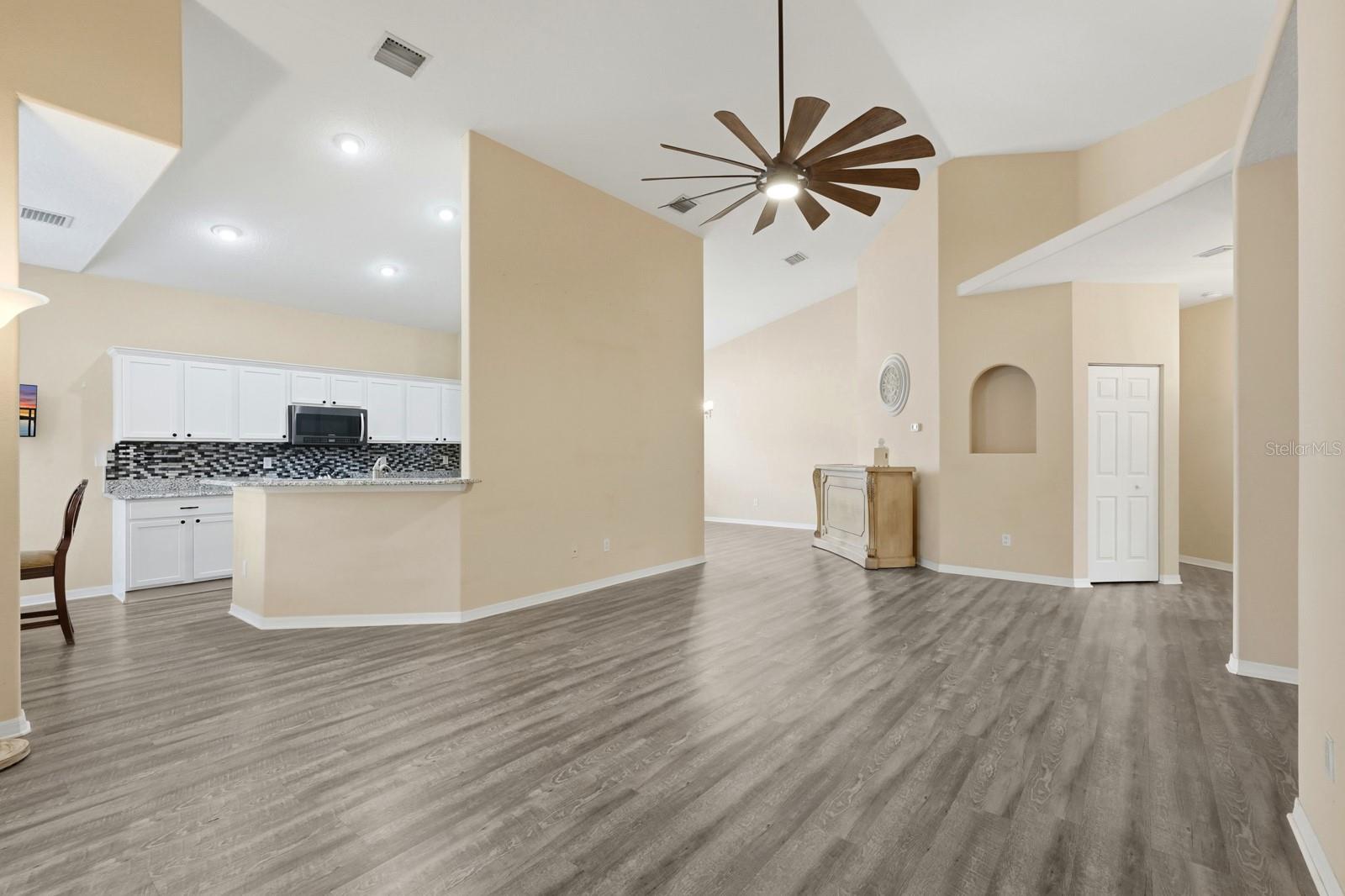 Image 12 of 49 For 5 Royale Lane