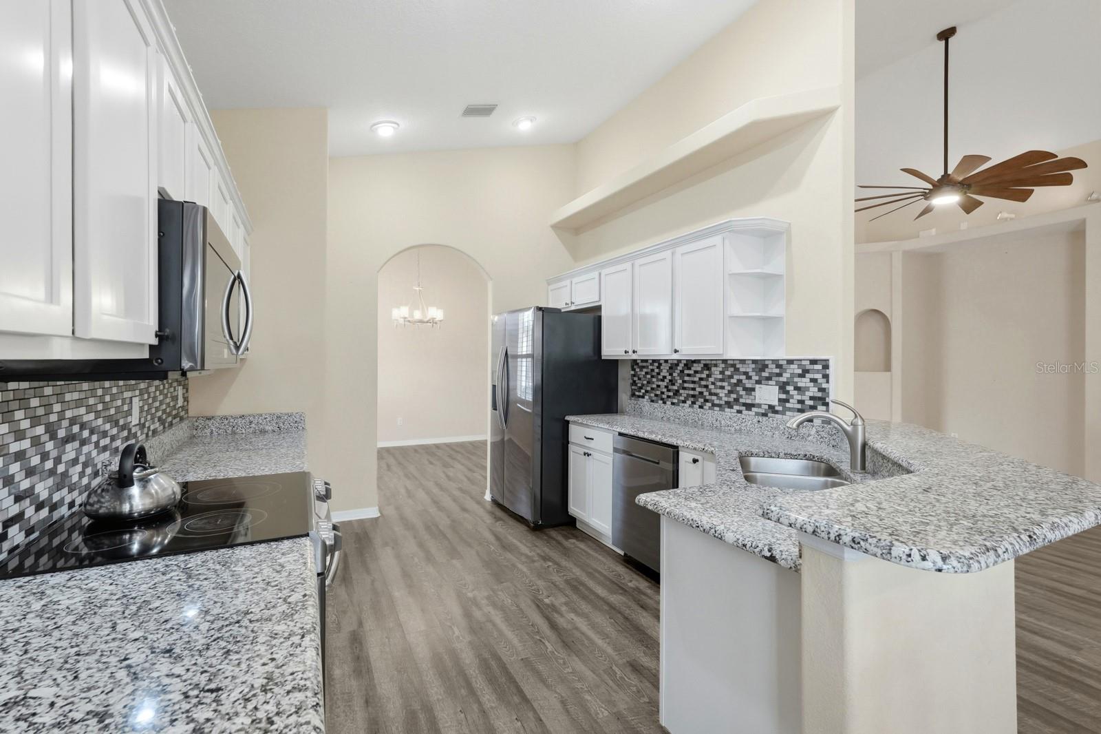 Image 13 of 49 For 5 Royale Lane