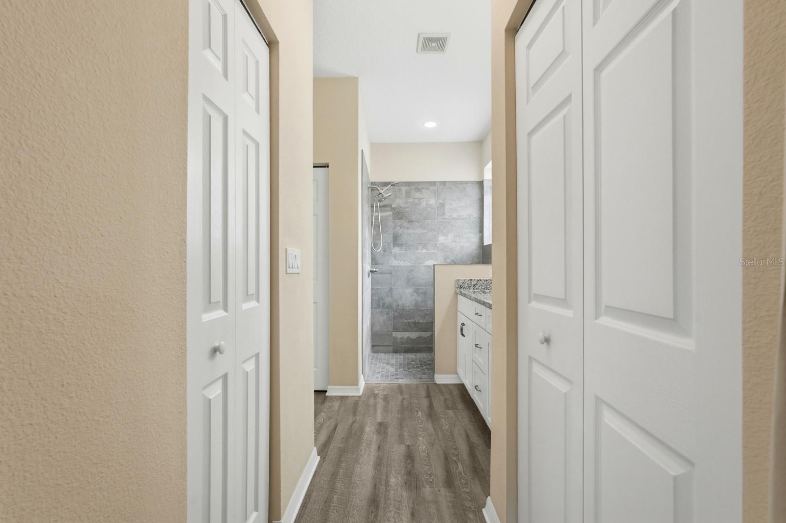 Image 18 of 49 For 5 Royale Lane