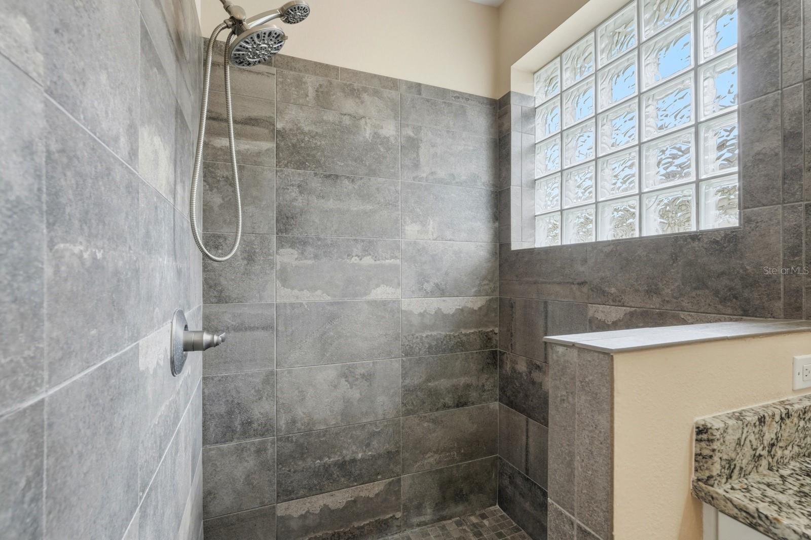 Image 20 of 49 For 5 Royale Lane