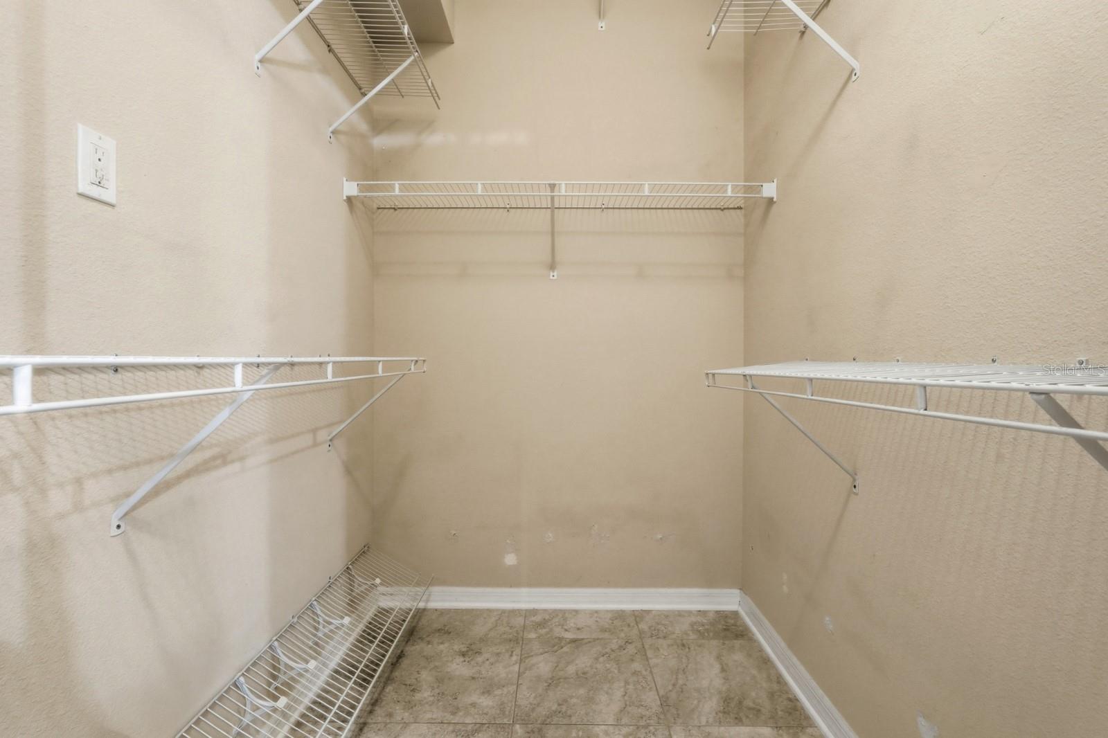 Image 21 of 49 For 5 Royale Lane