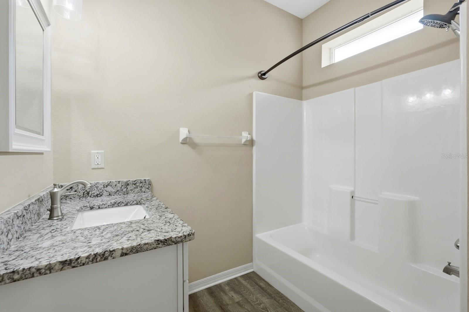 Image 5 of 49 For 5 Royale Lane