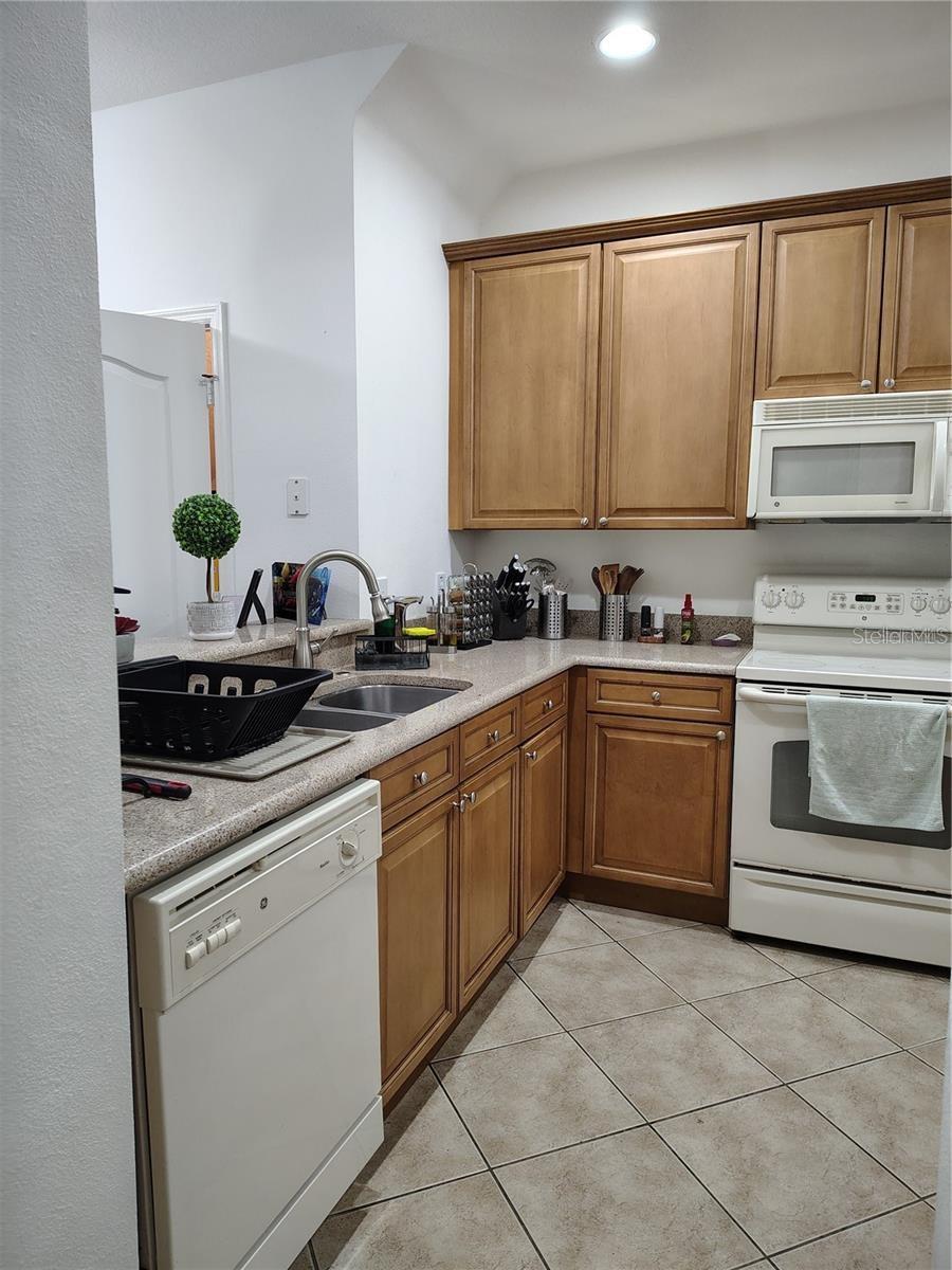 Image 7 of 36 For 6043 Strada Isle Way