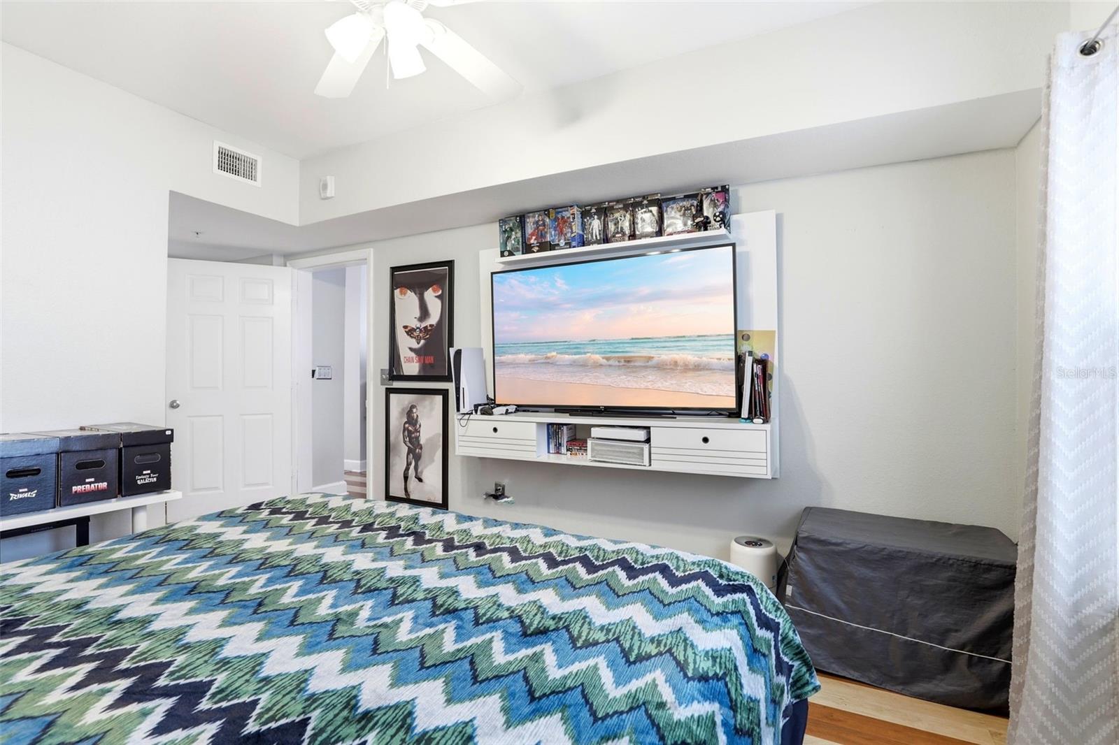 Image 18 of 29 For 300 South Street 2006