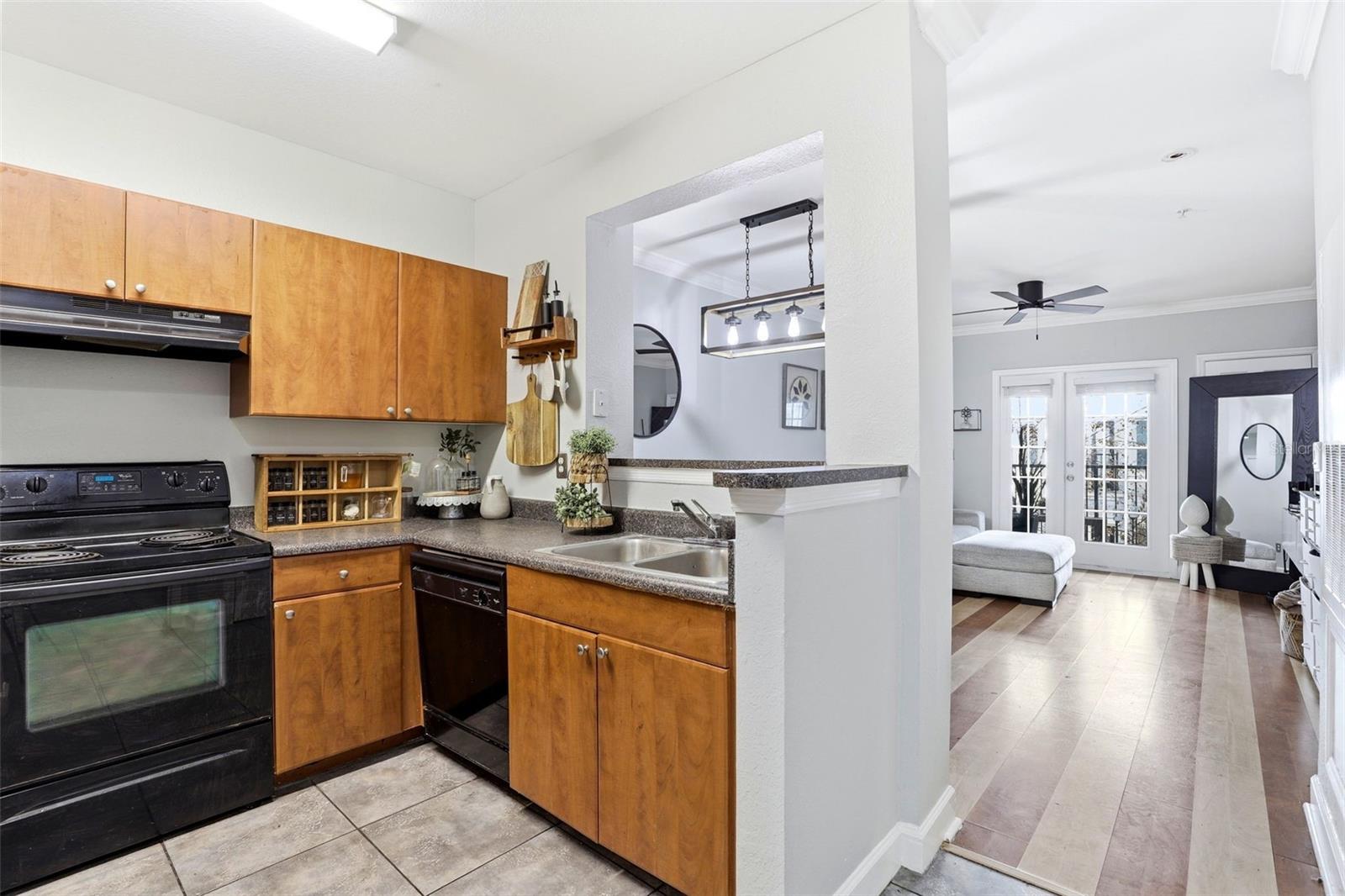 Image 6 of 29 For 300 South Street 2006