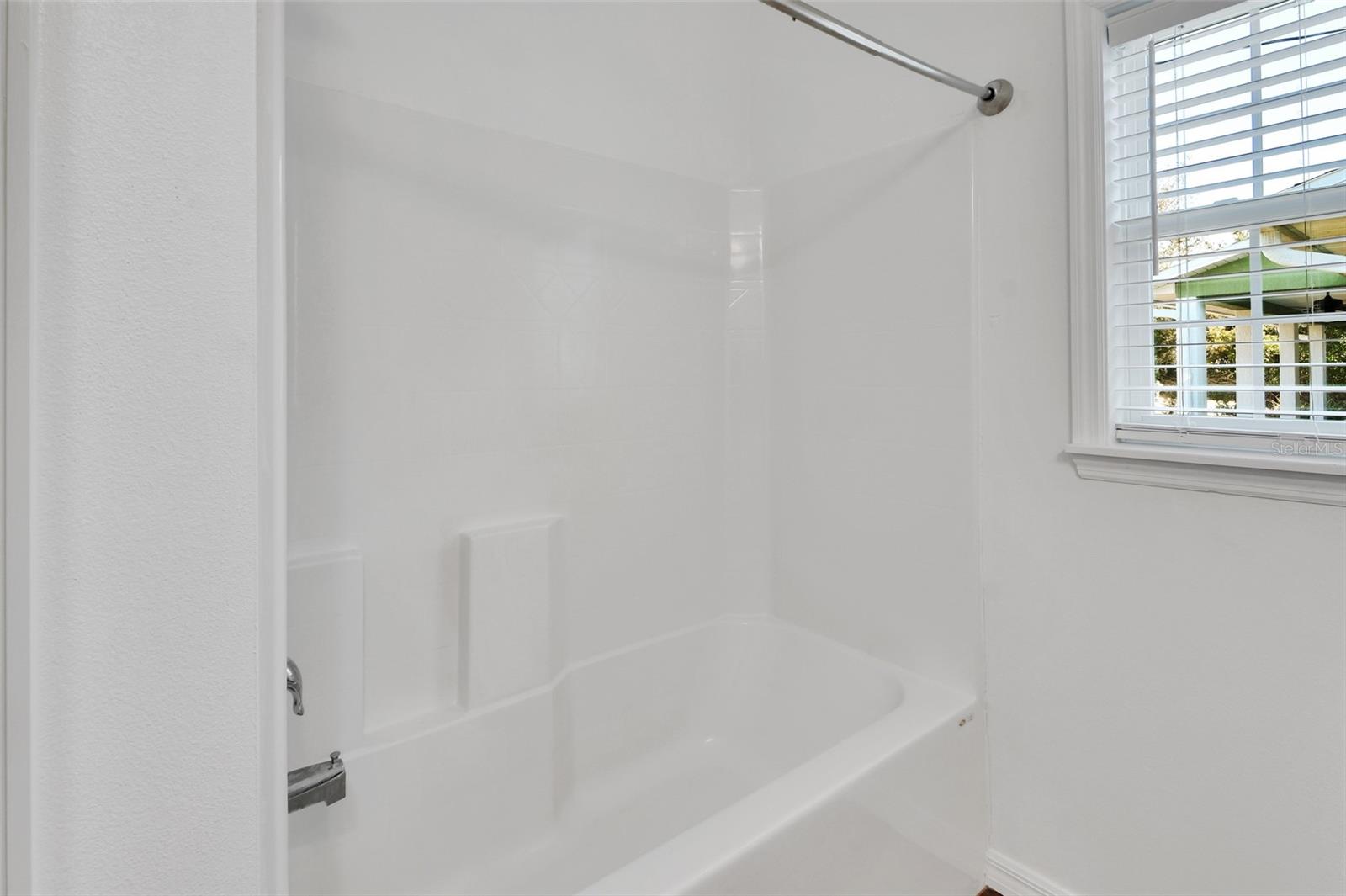 Image 17 of 26 For 178 Dover Lane