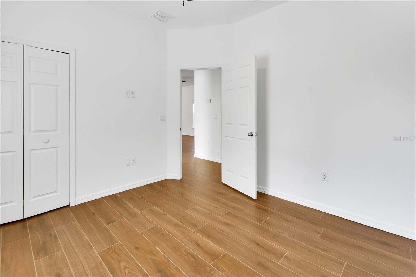 Image 19 of 26 For 178 Dover Lane