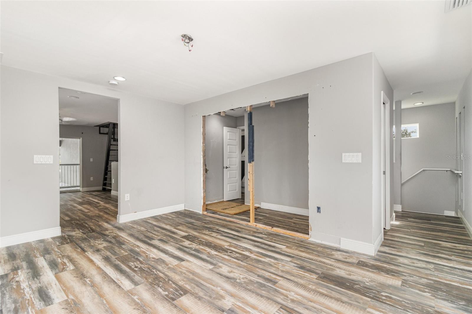 Image 14 of 33 For 2203 Bignonia Street