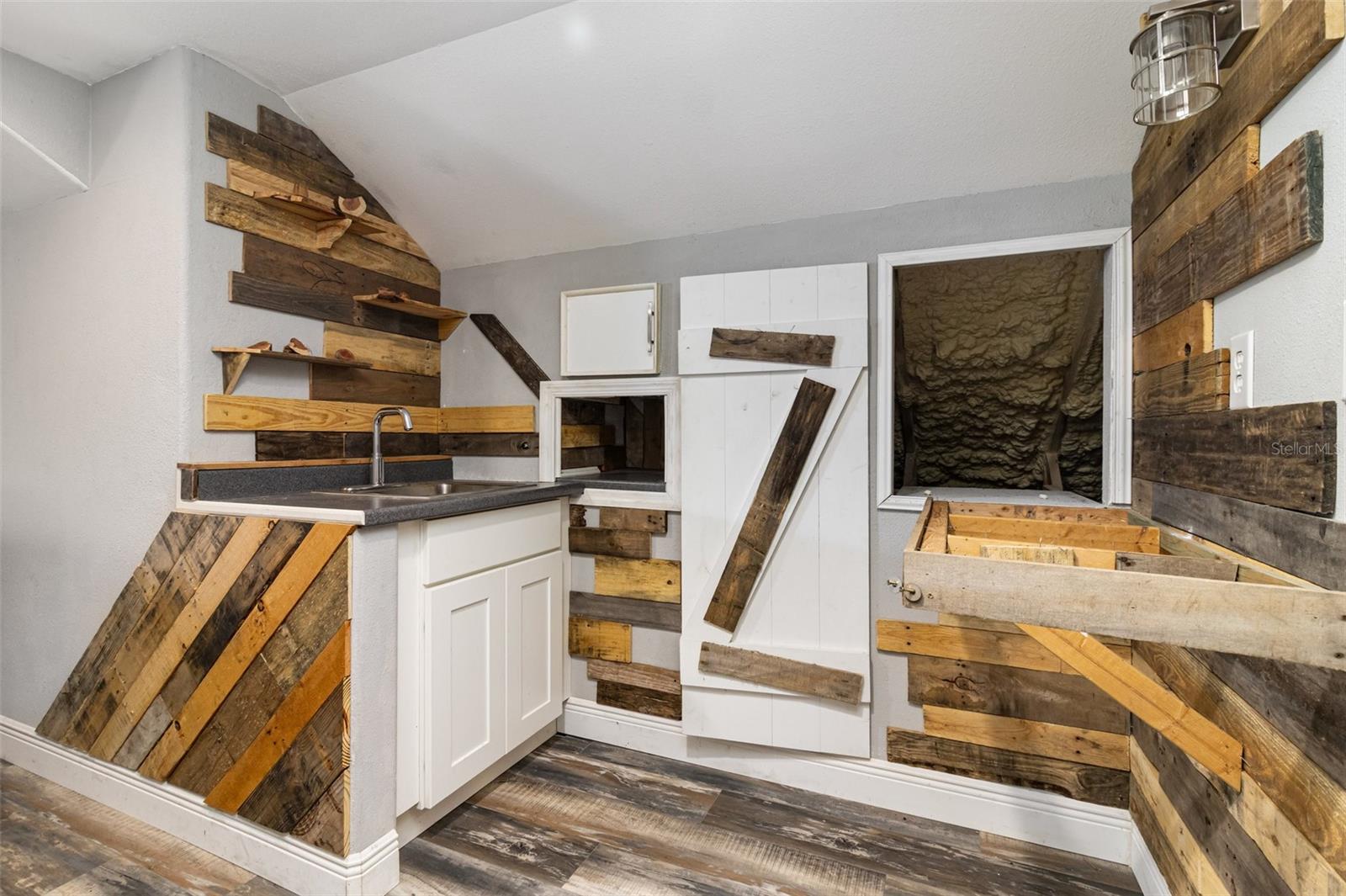 Image 18 of 33 For 2203 Bignonia Street