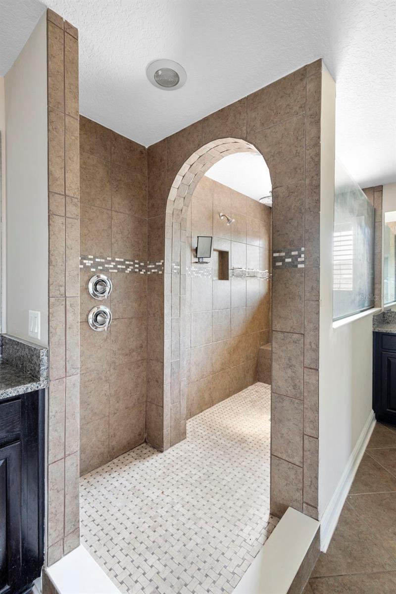 Image 11 of 22 For 1214 Fountain Coin Loop