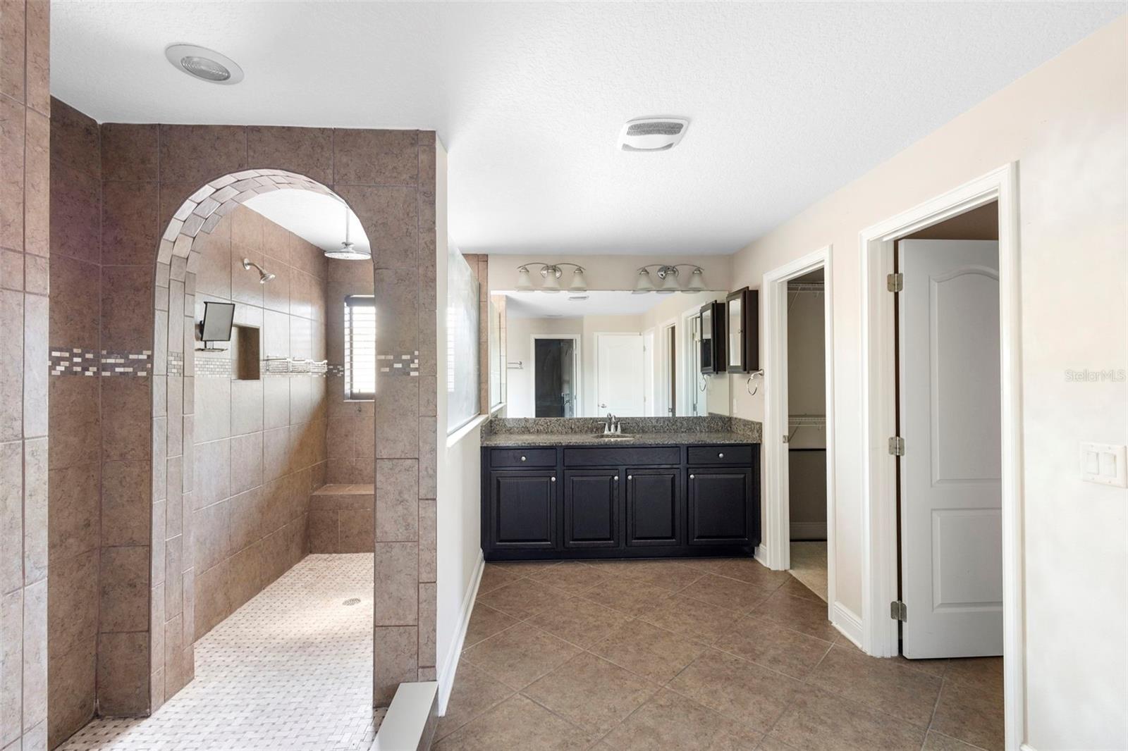 Image 13 of 22 For 1214 Fountain Coin Loop