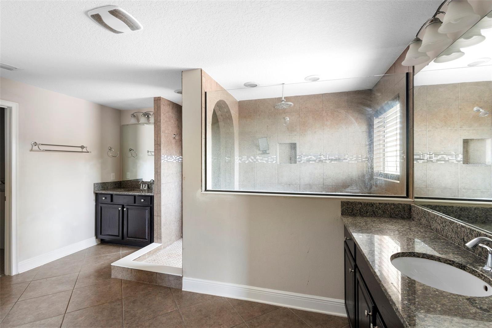 Image 14 of 22 For 1214 Fountain Coin Loop