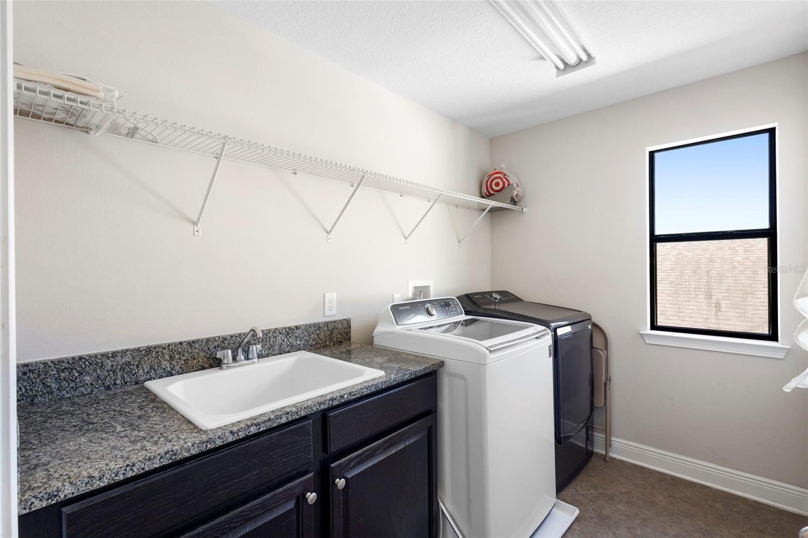 Image 18 of 22 For 1214 Fountain Coin Loop