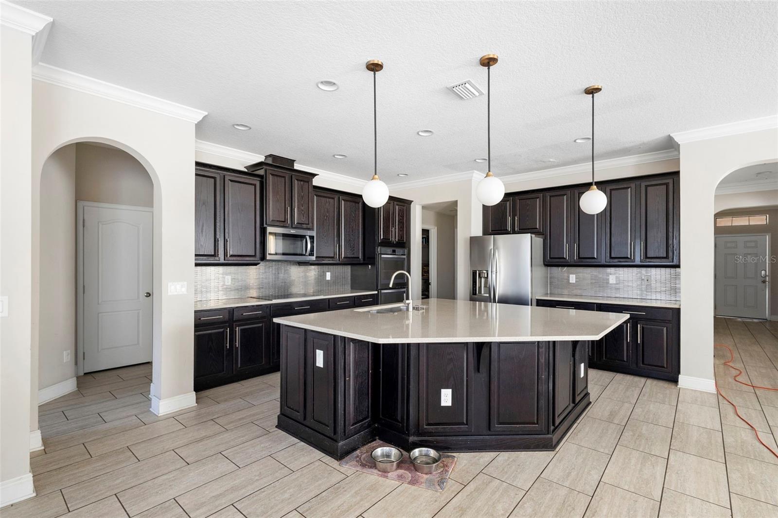 Image 8 of 22 For 1214 Fountain Coin Loop