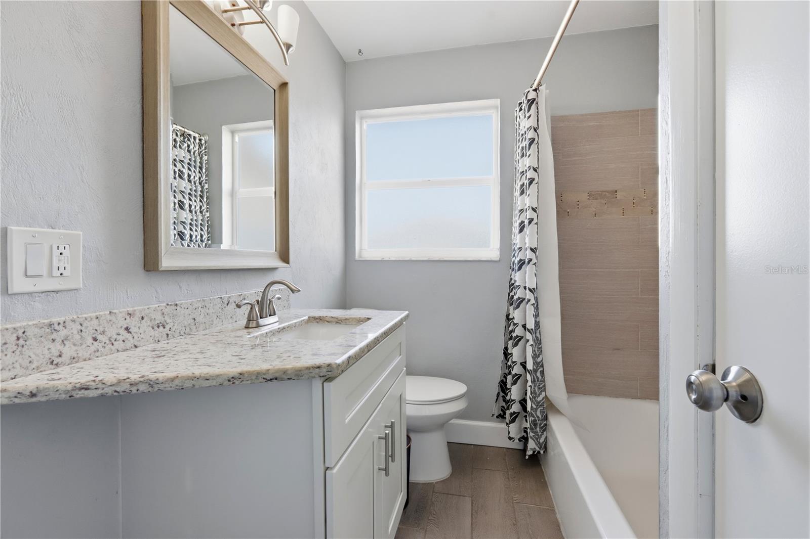 Image 11 of 15 For 2051 Green Street