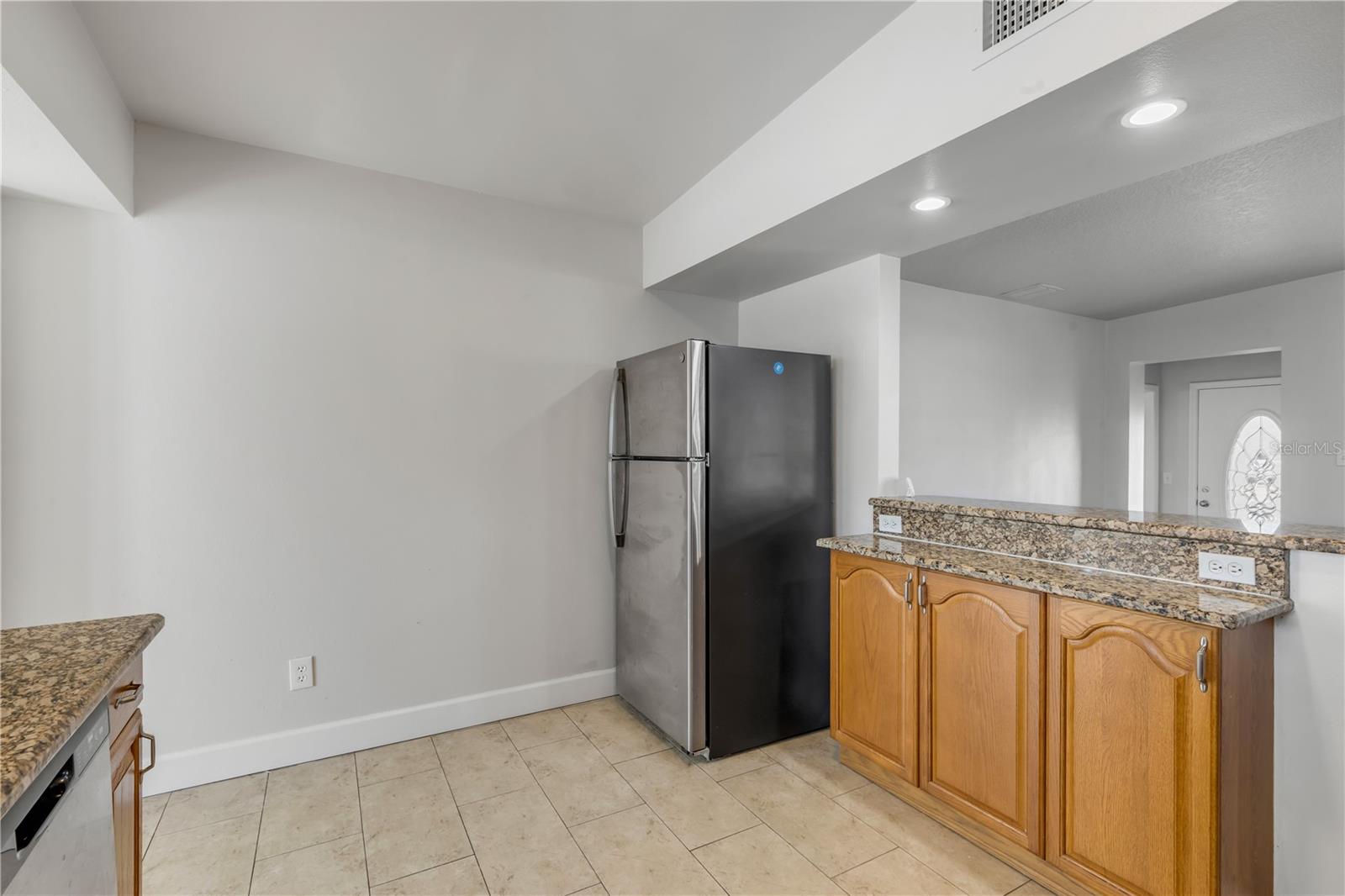 Image 11 of 39 For 758 Canovia Avenue