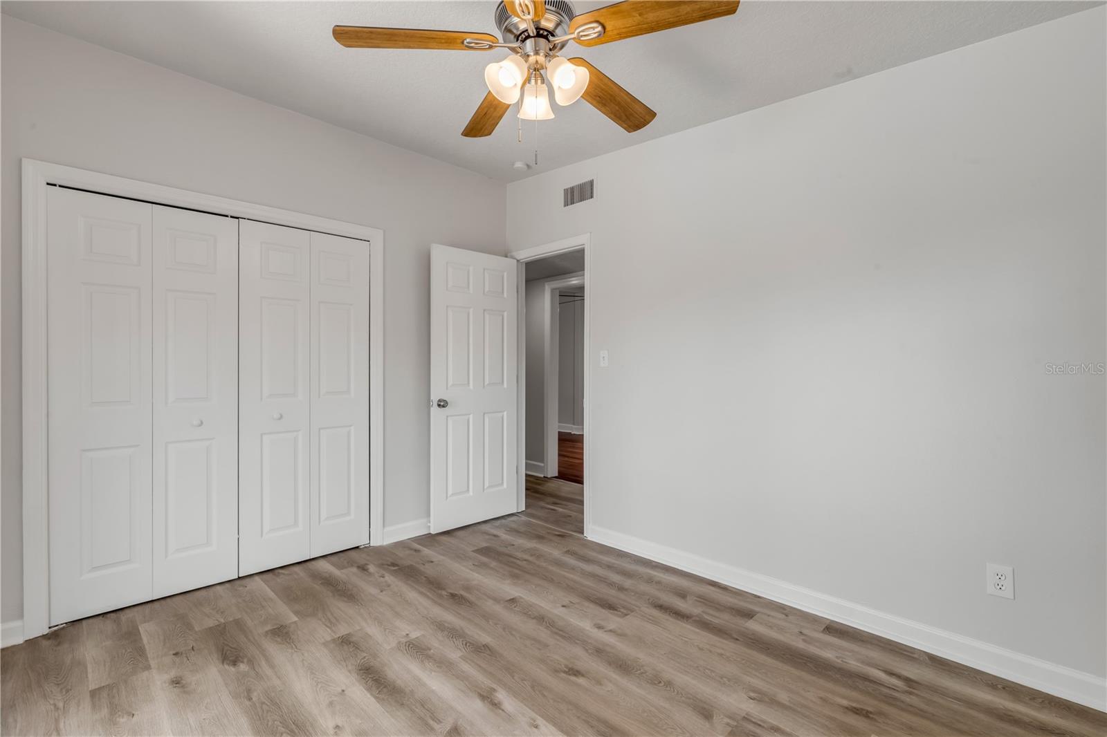 Image 18 of 39 For 758 Canovia Avenue