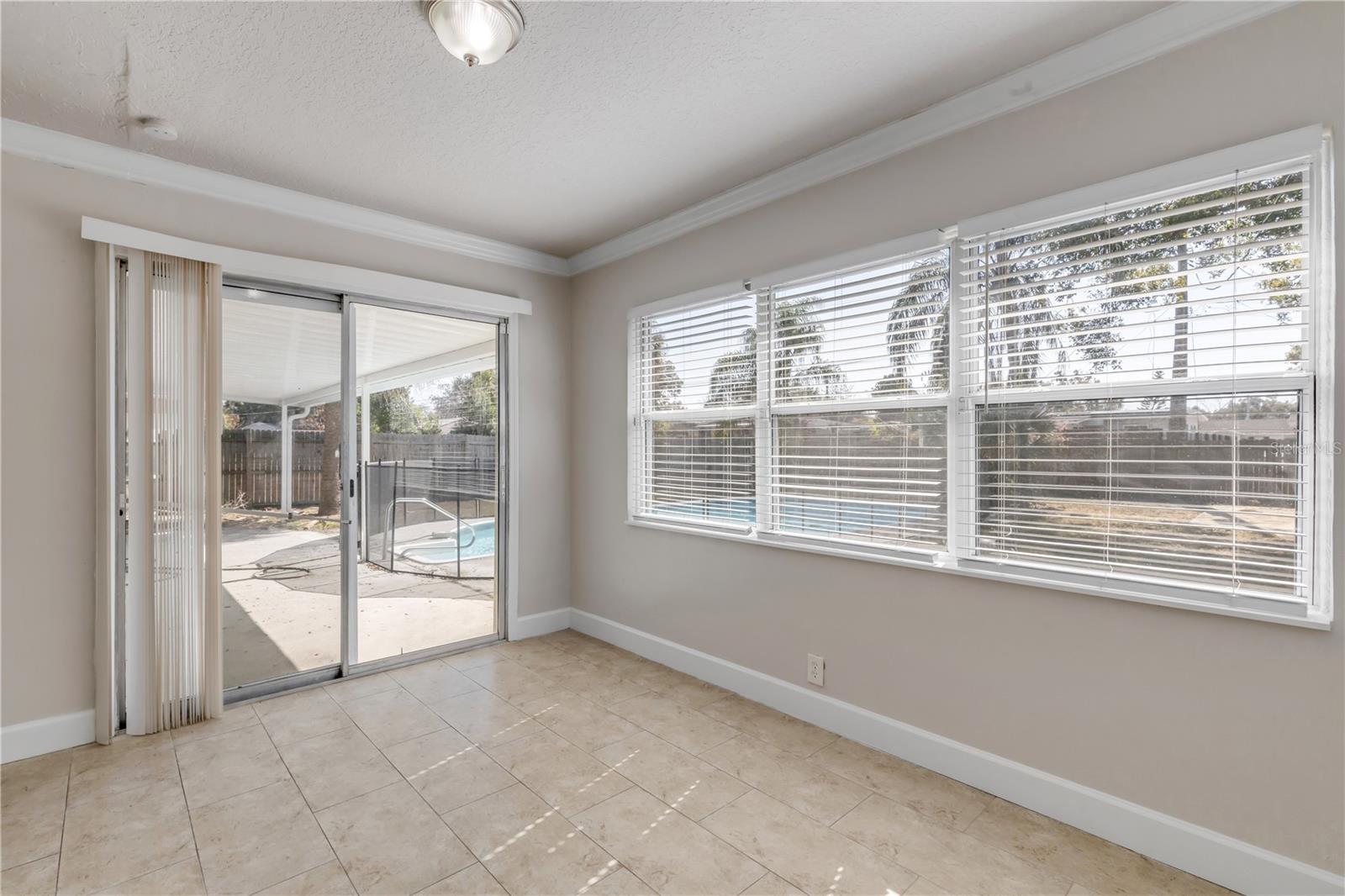 Image 23 of 39 For 758 Canovia Avenue