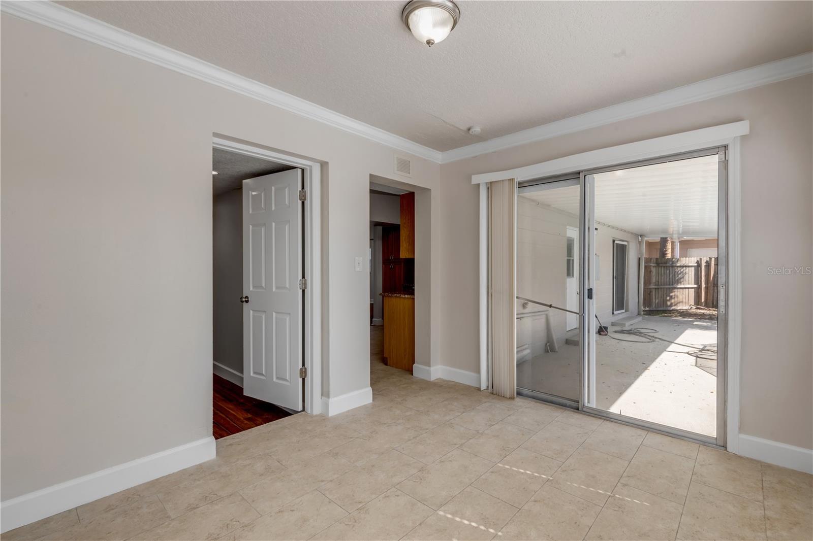 Image 24 of 39 For 758 Canovia Avenue