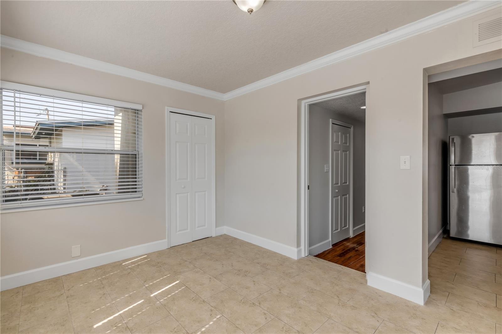 Image 25 of 39 For 758 Canovia Avenue