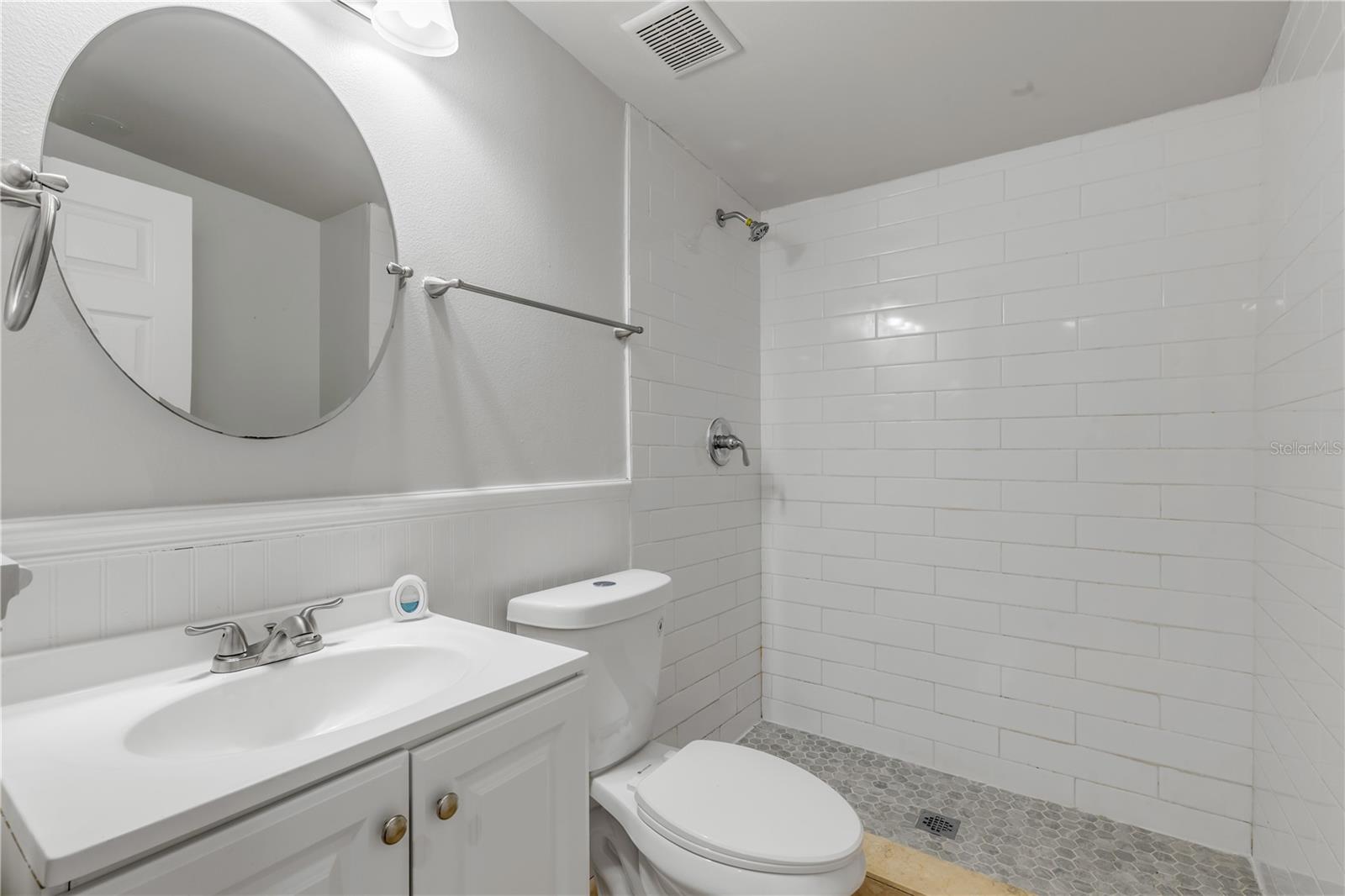 Image 26 of 39 For 758 Canovia Avenue