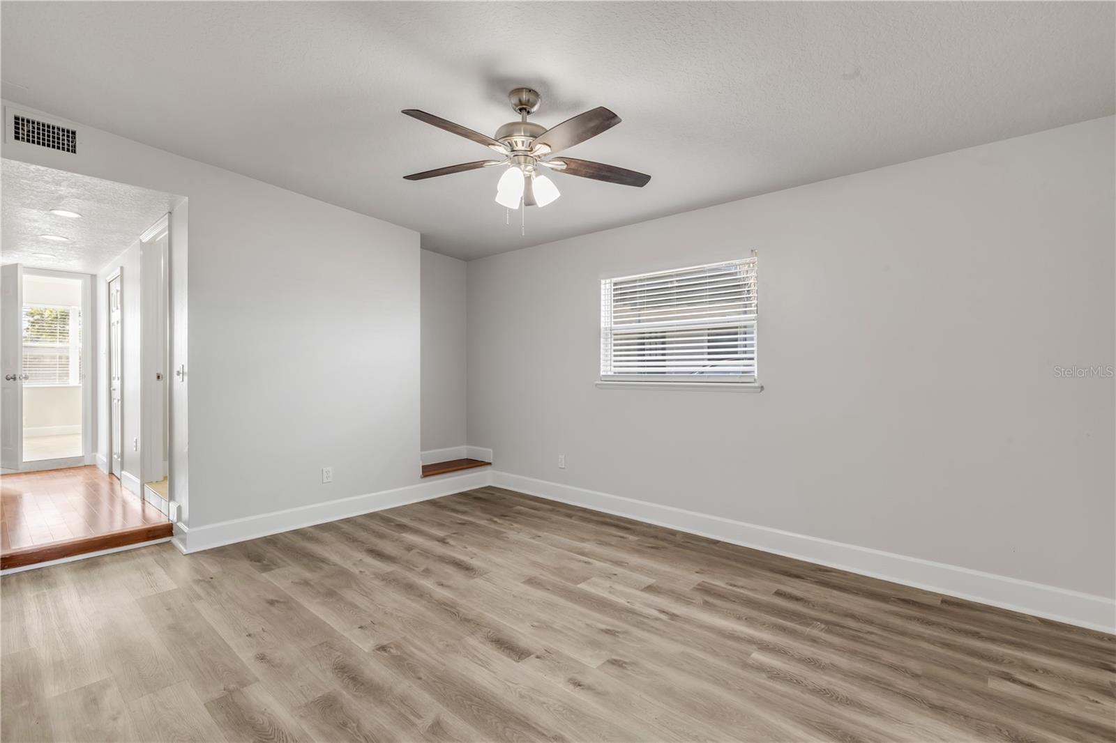 Image 28 of 39 For 758 Canovia Avenue