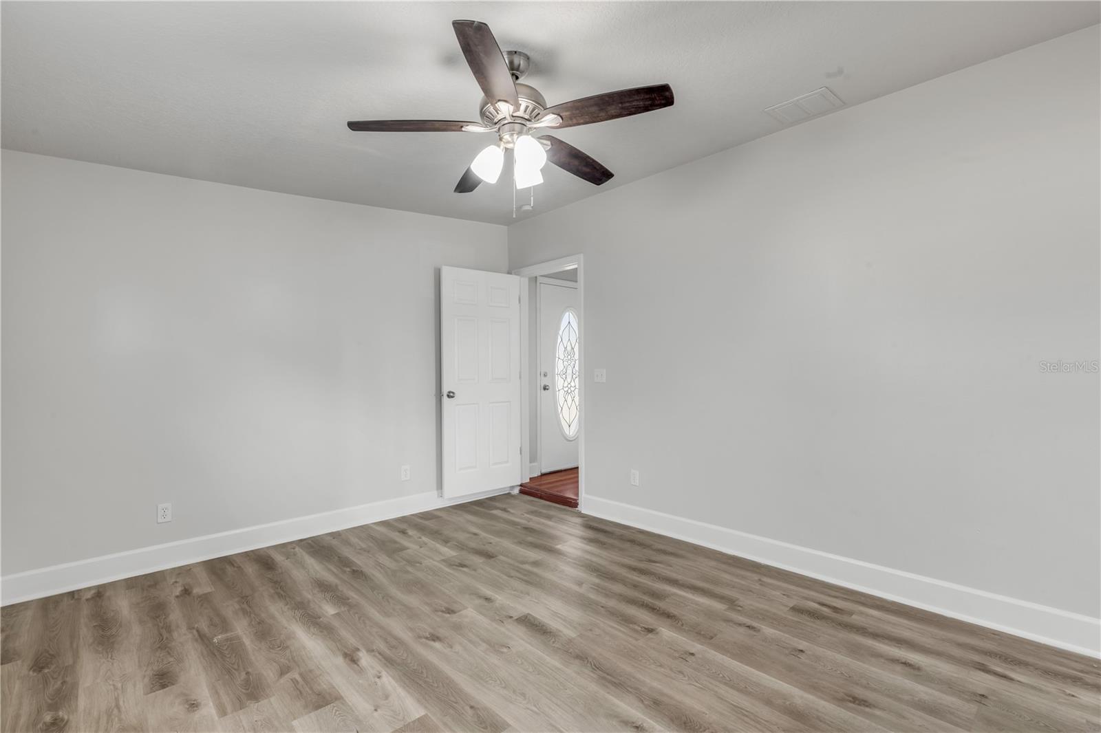 Image 29 of 39 For 758 Canovia Avenue