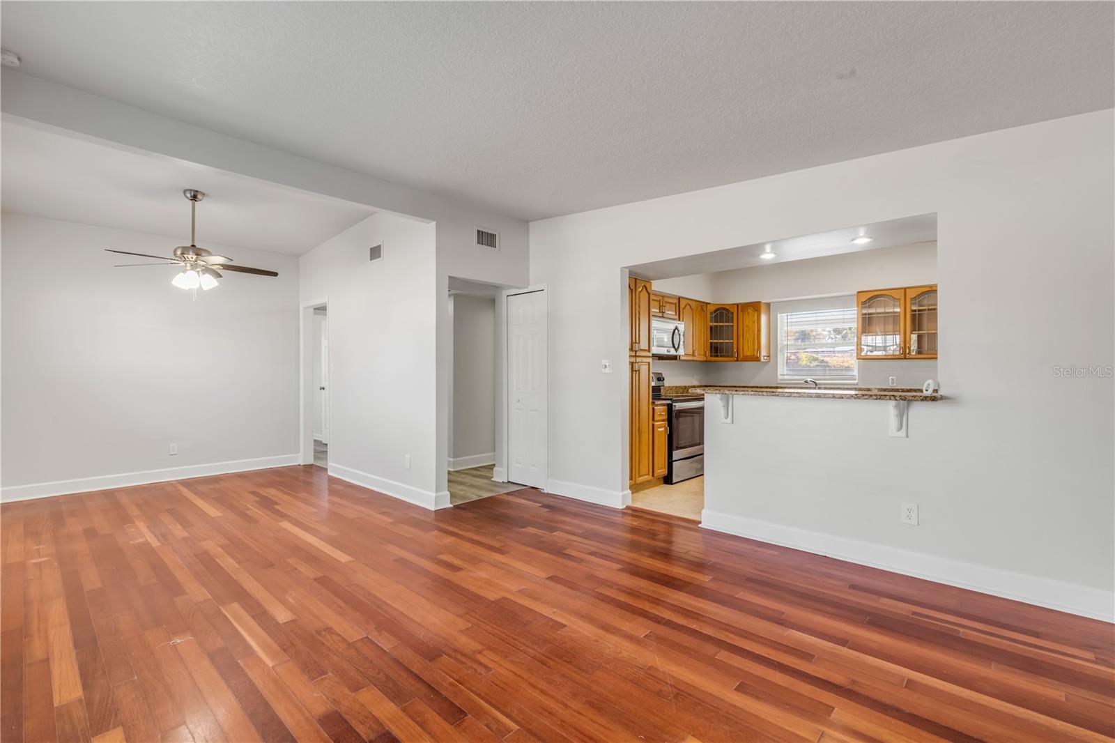 Image 3 of 39 For 758 Canovia Avenue