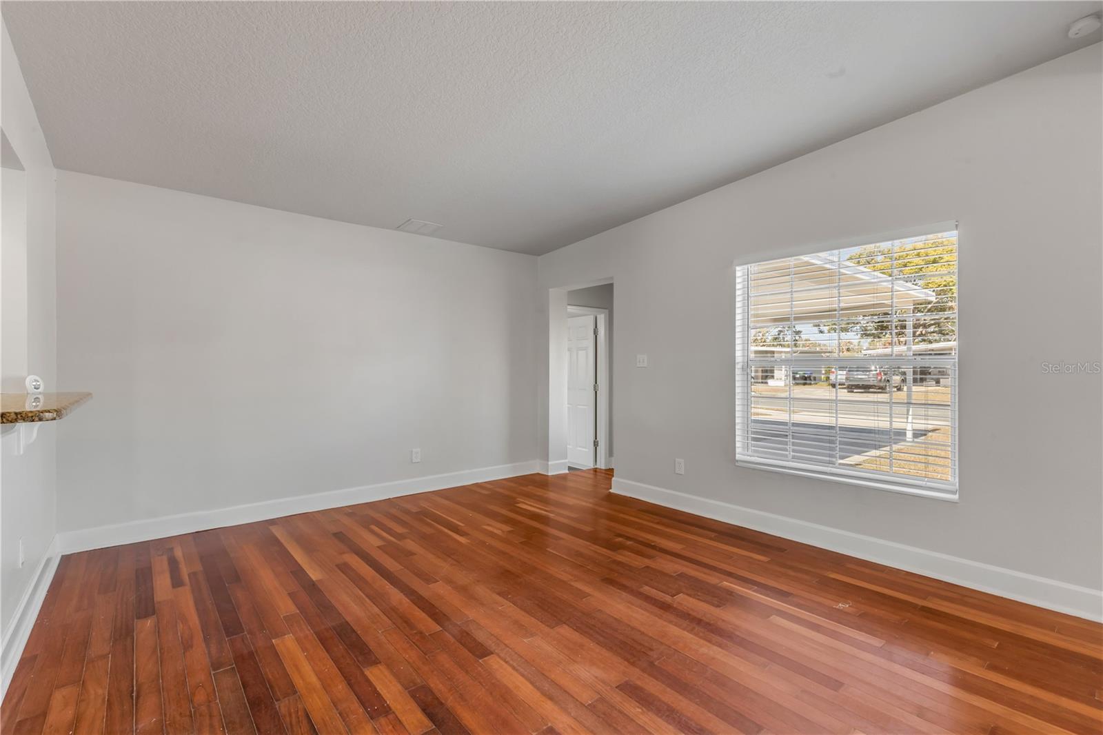 Image 4 of 39 For 758 Canovia Avenue