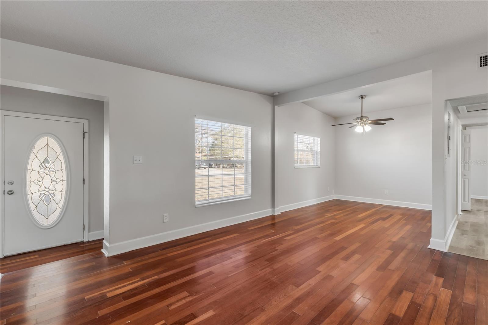 Image 6 of 39 For 758 Canovia Avenue