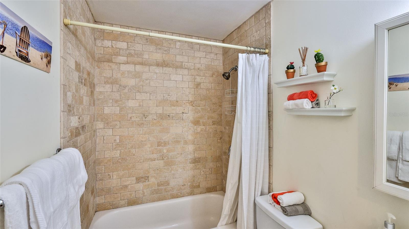 Image 16 of 30 For 411 Halifax Avenue 300