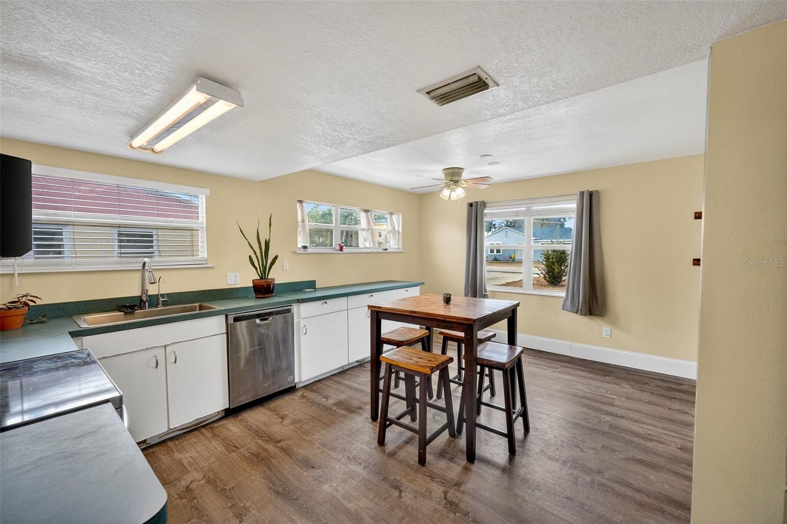 Image 11 of 40 For 235 Daytona Avenue