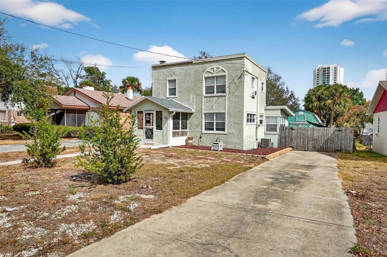 Image 32 of 40 For 235 Daytona Avenue