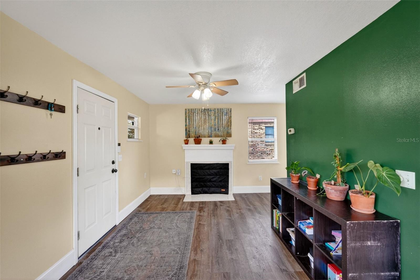 Image 9 of 40 For 235 Daytona Avenue