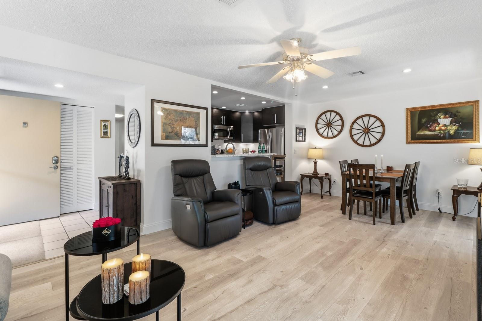 Image 11 of 31 For 120 Hibiscus Woods Court 3b