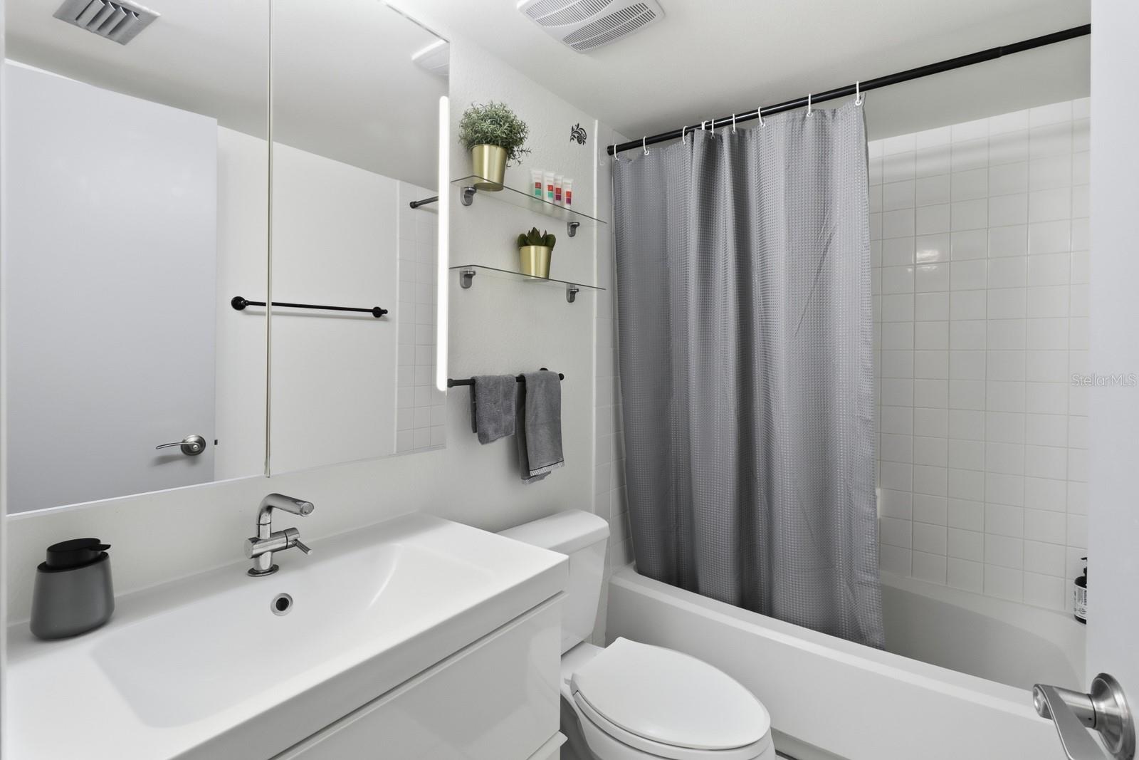 Image 18 of 31 For 120 Hibiscus Woods Court 3b