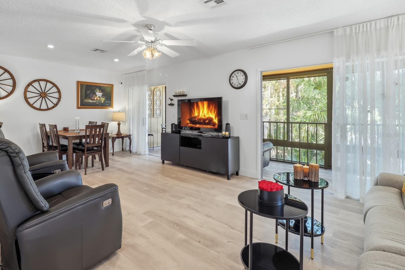 Image 9 of 31 For 120 Hibiscus Woods Court 3b